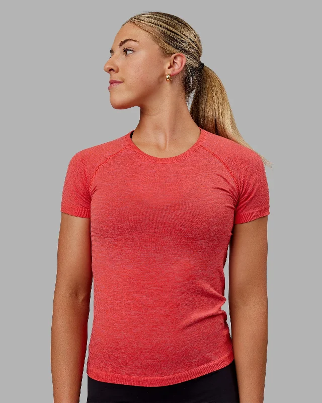  Women's Effortless Casual OutfitAeroFLX+ Seamless Tee - Fuschia Pink/Grenadine