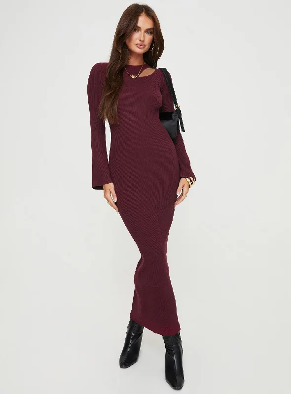  Women's Vintage-Inspired OutfitRydelle Cut Out Knit Maxi Dress Maroon