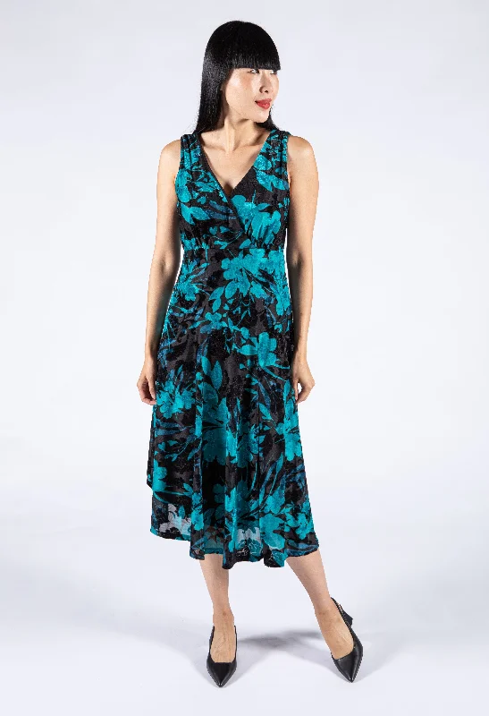  Elegant Women's AttireVelvet Detail Floral Dress