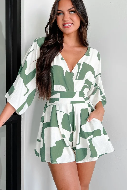  Women's Vacation AttireElevated Vision Printed Romper (Green)