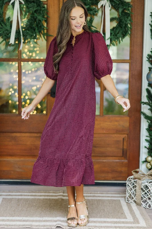  Stylish Women's Garments For HolidaysSee The Light Burgundy Textured Midi Dress