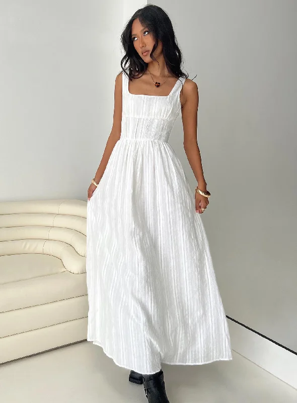  Women's Elegant OutfitLorinda Maxi Dress White